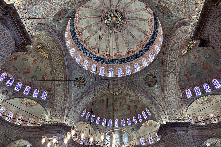 Tour privado guiado por los monumentos históricos icónicos de Estambul, incluyendo Santa Sofía, la Mezquita Azul y el Palacio de Topkapi, foto 25 | wizardtrip