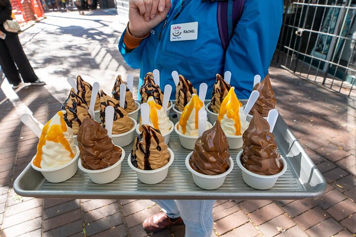 カナダ、バンクーバーのGastown歴史ウォーキングフードツアー。飲食物のテイスティングと史跡が含まれます、写真16 | wizardtrip
