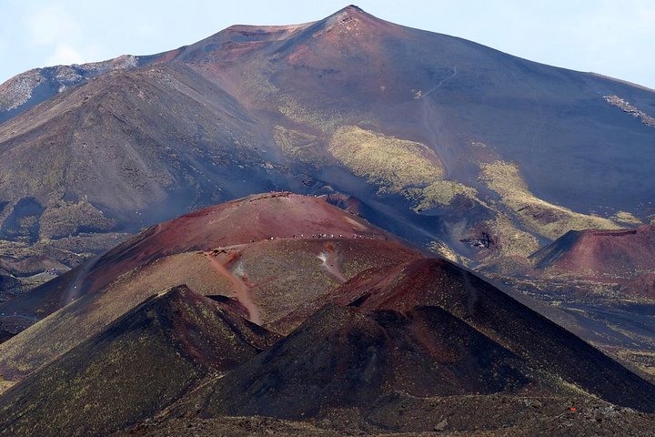 Udforsk Etnas vulkanske landskaber, lavatunneler og kratere på en 4x4- eller minibus-tur fra Catania, Italien, foto 10 | wizardtrip