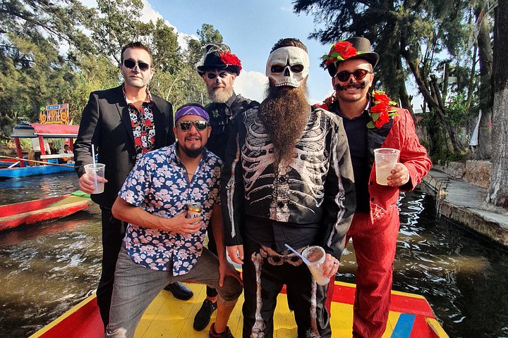 Festa su una trajinera a Xochimilco con bevande illimitate e preparazione del guacamole, foto 11 | wizardtrip