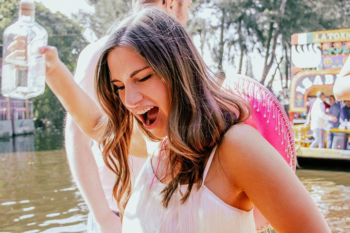 Festa su una trajinera a Xochimilco con bevande illimitate e preparazione del guacamole, foto 15 | wizardtrip