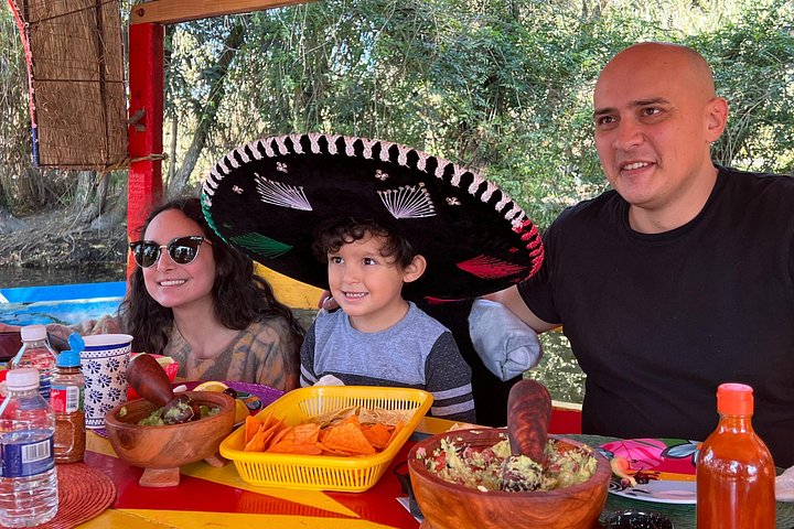 Festa su una trajinera a Xochimilco con bevande illimitate e preparazione del guacamole, foto 25 | wizardtrip