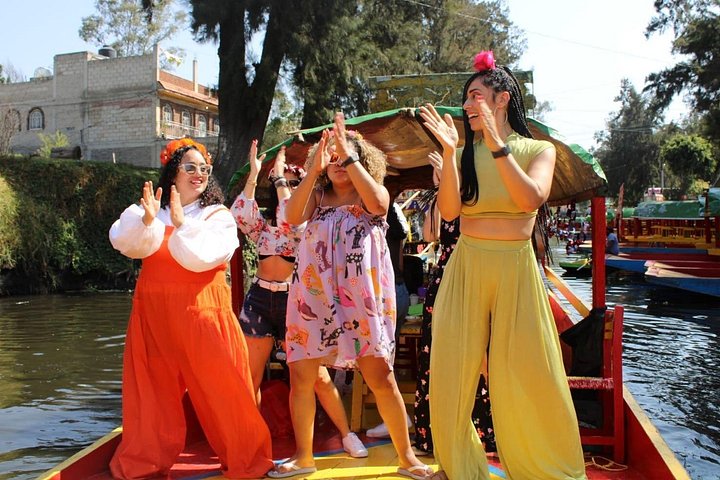 Festa su una trajinera a Xochimilco con bevande illimitate e preparazione del guacamole, foto 27 | wizardtrip
