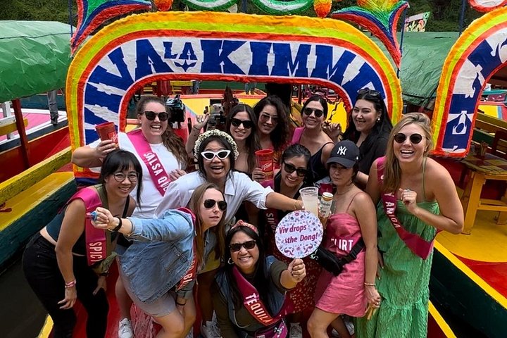 Festa su una trajinera a Xochimilco con bevande illimitate e preparazione del guacamole, foto 29 | wizardtrip