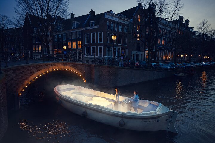 Crociera sui canali "smoke-friendly" su una barca di lusso ad Amsterdam, con vista sui canali e sulla città, foto 7 | wizardtrip