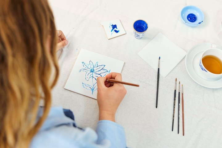 Hands-on Delft Blue flismaling workshop i Amsterdam, som skaper en tradisjonell nederlandsk suvenir, foto 12 | wizardtrip