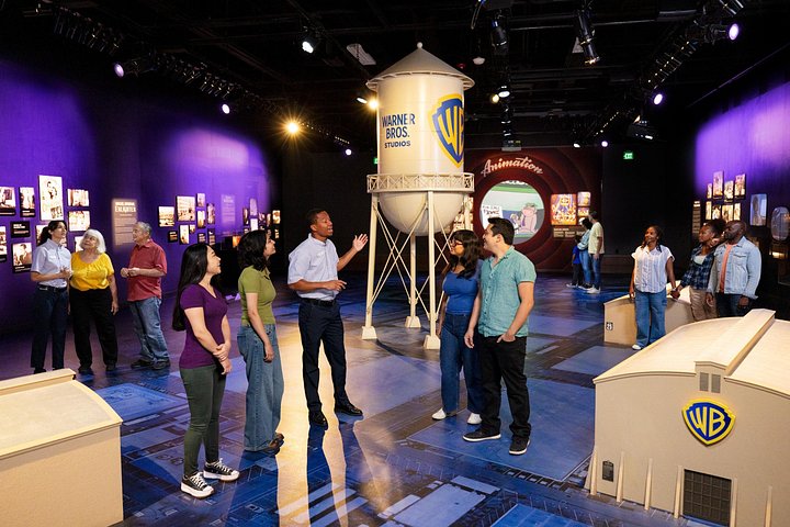 Un aperçu des coulisses du Warner Bros. Studio Tour à Los Angeles, avec des décors et des accessoires emblématiques, photo 12 | wizardtrip