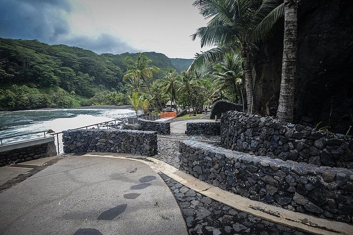 Tour in kleiner Gruppe, die Tahitis Naturwunder, historische Stätten und schwarze Sandstrände erkundet, Foto 15 | wizardtrip