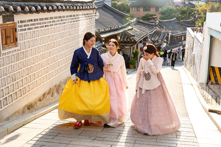 Un tour guiado por el histórico Palacio Gyeongbok de Seúl, la tradicional Aldea Hanok y el bullicioso Mercado Gwangjang, foto 19 | wizardtrip