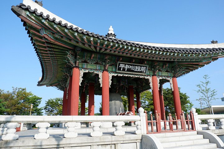Toeristen verkennen de Gedemilitariseerde Zone (DMZ) in Zuid-Korea, inclusief tunnels en observatoria, foto 15 | wizardtrip
