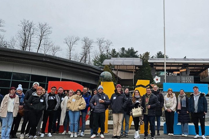 Toeristen verkennen de Gedemilitariseerde Zone (DMZ) in Zuid-Korea, inclusief tunnels en observatoria, foto 24 | wizardtrip