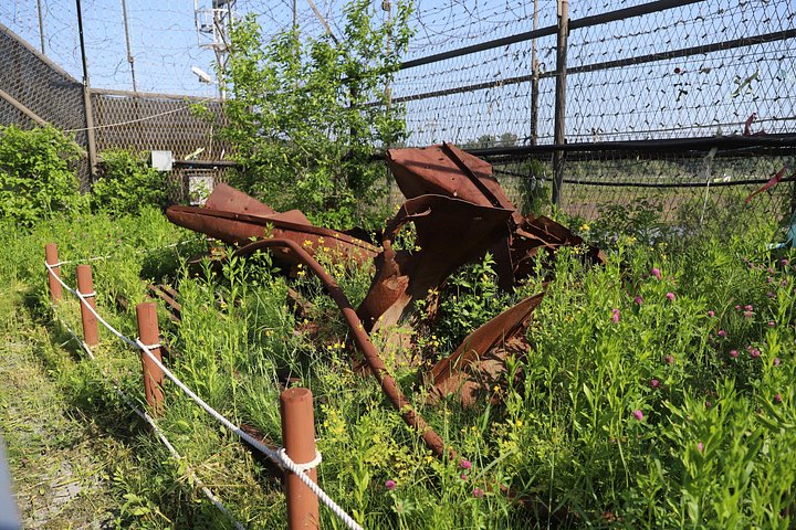 A guided tour exploring the historical sites of the Korean DMZ, including tunnels and observatories, photo 15 | wizardtrip