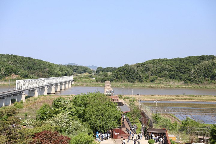 A guided tour exploring the historical sites of the Korean DMZ, including tunnels and observatories, photo 18 | wizardtrip