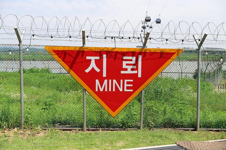A guided tour exploring the historical sites of the Korean DMZ, including tunnels and observatories, photo 23 | wizardtrip