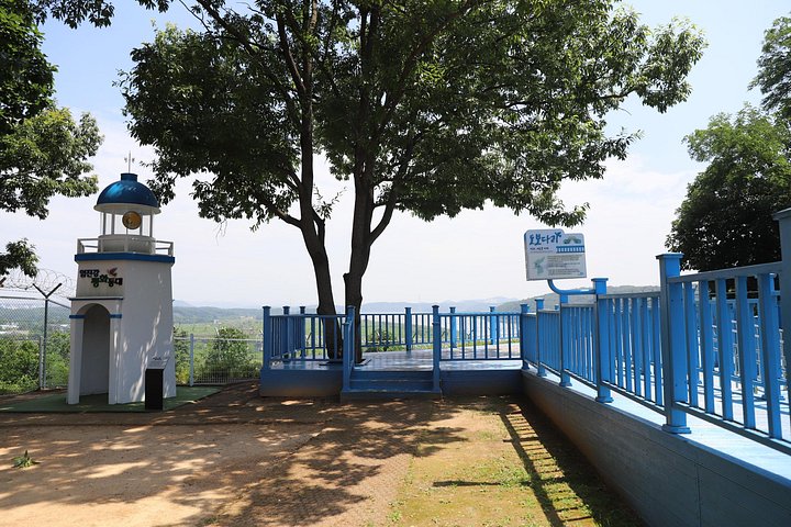 A guided tour exploring the historical sites of the Korean DMZ, including tunnels and observatories, photo 24 | wizardtrip