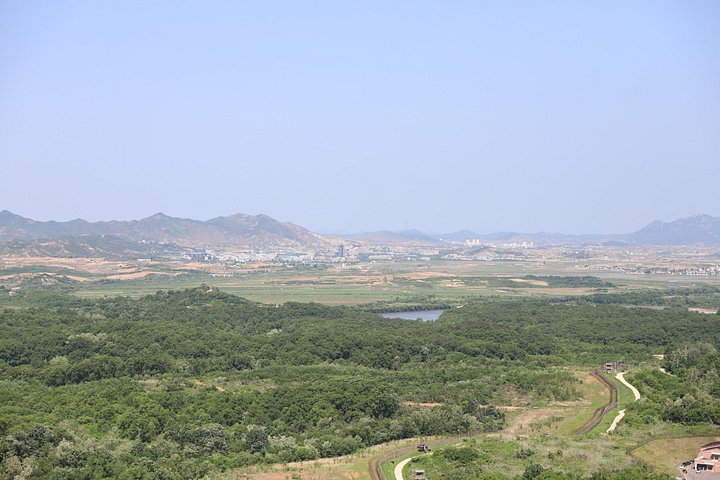 A guided tour exploring the historical sites of the Korean DMZ, including tunnels and observatories, photo 29 | wizardtrip
