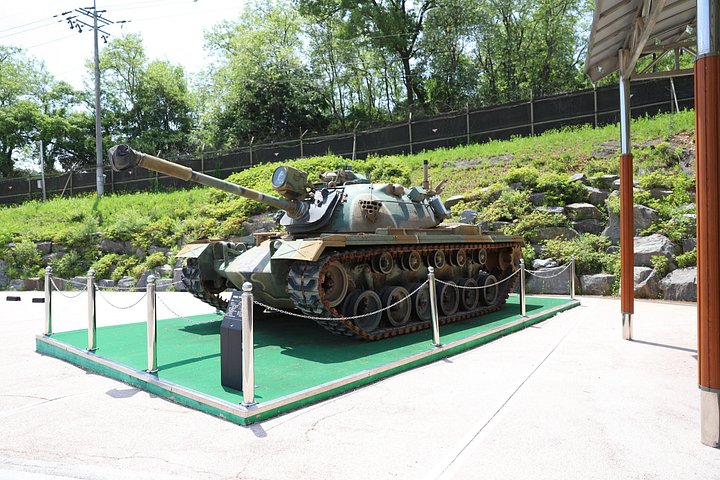 A guided tour exploring the historical sites of the Korean DMZ, including tunnels and observatories, photo 32 | wizardtrip