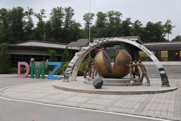 A guided tour exploring the historical sites of the Korean DMZ, including tunnels and observatories, photo 33 | wizardtrip