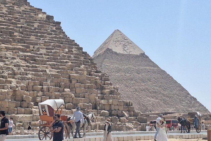 Heldagstur fra Hurghada til Cairo med udforskning af pyramiderne, Sfinksen og egyptiske museer, foto 33 | wizardtrip