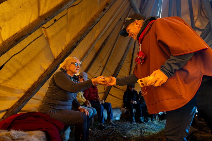 Begeleide minibus tour naar de Noordkaap en een Sami-dorp in Noorwegen, met culturele ervaringen en adembenemende landschappen, foto 5 | wizardtrip