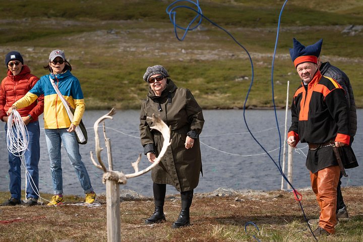 Begeleide minibus tour naar de Noordkaap en een Sami-dorp in Noorwegen, met culturele ervaringen en adembenemende landschappen, foto 8 | wizardtrip