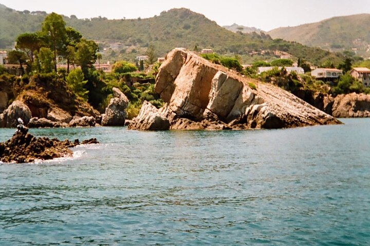 Bootsfahrt entlang der Küste von Cefalù, Sizilien, mit Bademöglichkeiten und Schnorcheln, Foto 6 | wizardtrip
