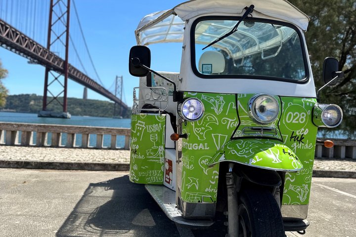 Private Lisbon Tuk Tuk Tour | Customizable Historic Highlights | wizardtrip