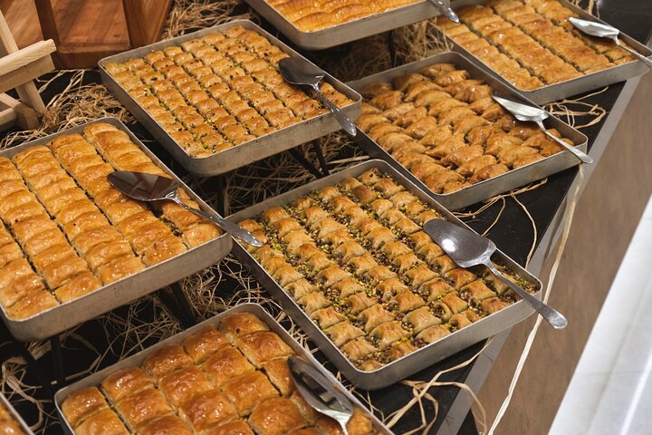Athens gatematvandring med tradisjonelle greske paier, souvlaki, peinirli og søte loukoumades, foto 10 | wizardtrip