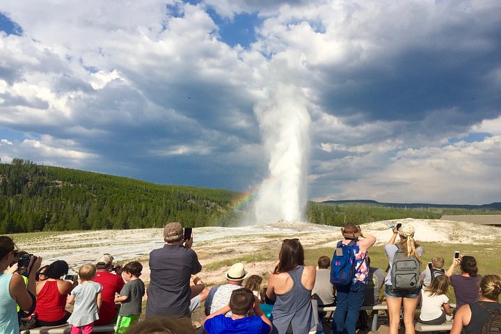 Excursion privée à Yellowstone présentant des sites emblématiques, la faune et des randonnées panoramiques avec un guide expert, photo 34 | wizardtrip