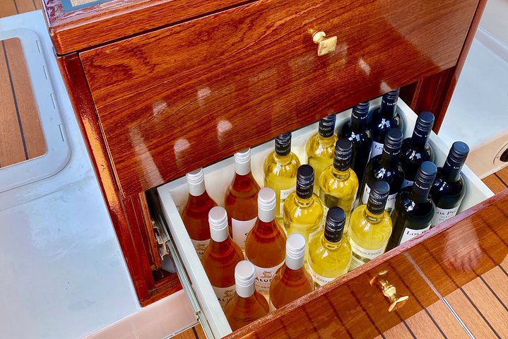 Enjoy a scenic small-group canal cruise in Amsterdam, complete with snacks and drinks, photo 6 | wizardtrip