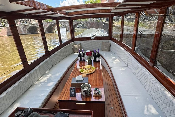 Enjoy a scenic small-group canal cruise in Amsterdam, complete with snacks and drinks, photo 10 | wizardtrip