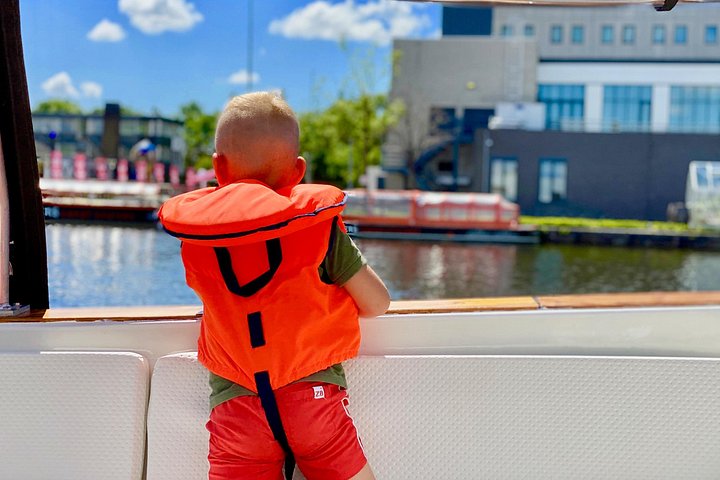 Enjoy a scenic small-group canal cruise in Amsterdam, complete with snacks and drinks, photo 14 | wizardtrip
