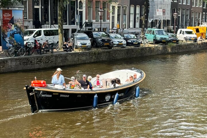 Enjoy a scenic small-group canal cruise in Amsterdam, complete with snacks and drinks, photo 16 | wizardtrip