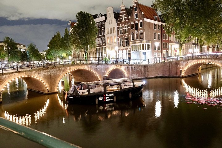 Enjoy a scenic small-group canal cruise in Amsterdam, complete with snacks and drinks, photo 17 | wizardtrip
