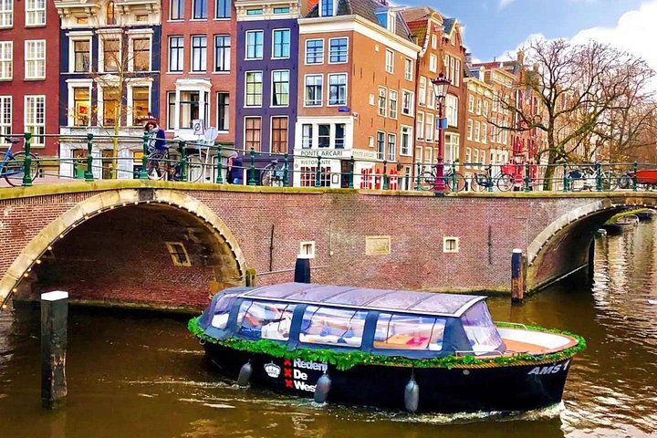 Enjoy a scenic small-group canal cruise in Amsterdam, complete with snacks and drinks, photo 21 | wizardtrip