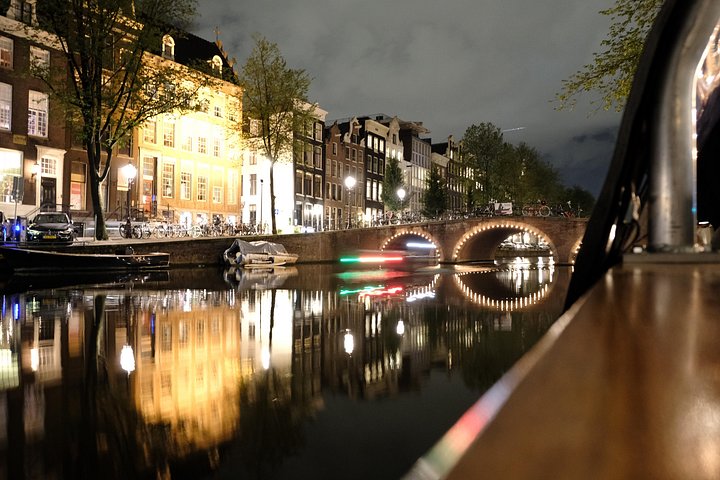 Enjoy a scenic small-group canal cruise in Amsterdam, complete with snacks and drinks, photo 24 | wizardtrip
