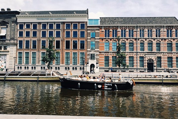 Enjoy a scenic small-group canal cruise in Amsterdam, complete with snacks and drinks, photo 25 | wizardtrip