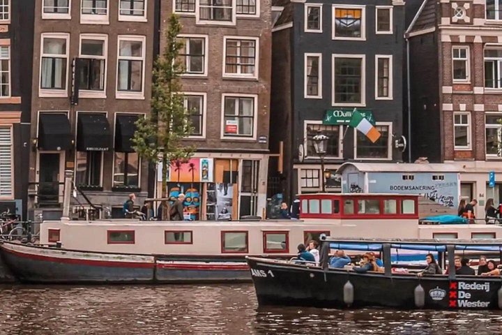 Enjoy a scenic small-group canal cruise in Amsterdam, complete with snacks and drinks, photo 26 | wizardtrip