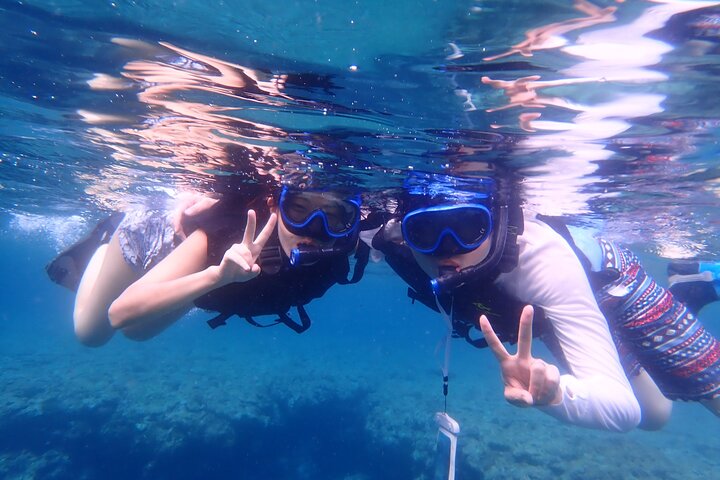 Tour de snorkel en la Cueva Azul de la isla de Ishigaki, Japón, con vibrante vida marina, foto 11 | wizardtrip