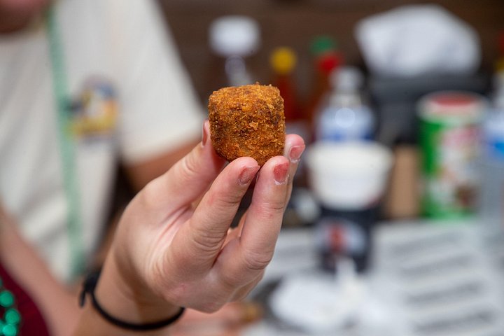 A guided food tour through New Orleans' French Quarter, tasting local specialties, photo 11 | wizardtrip