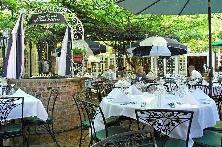 A guided food tour through New Orleans' French Quarter, tasting local specialties, photo 15 | wizardtrip