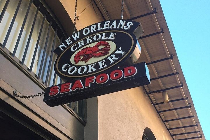 A guided food tour through New Orleans' French Quarter, tasting local specialties, photo 18 | wizardtrip