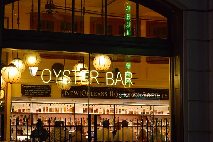 A guided food tour through New Orleans' French Quarter, tasting local specialties, photo 21 | wizardtrip