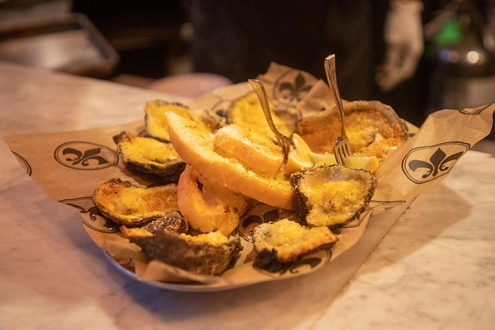 A guided food tour through New Orleans' French Quarter, tasting local specialties, photo 24 | wizardtrip