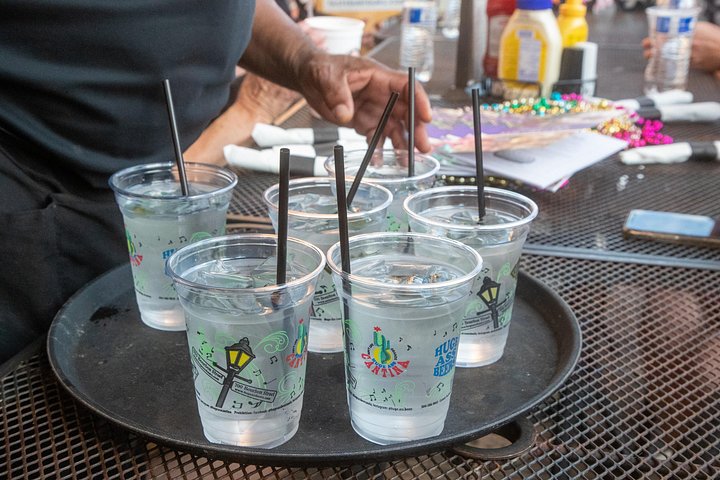 A guided food tour through New Orleans' French Quarter, tasting local specialties, photo 26 | wizardtrip