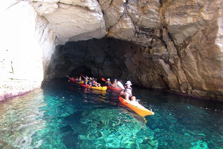 Tour guiado en kayak y snorkel explorando las calas del Parque Natural de Cabo de Gata, Almería, foto 8 | wizardtrip