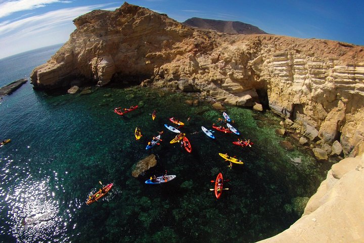 Tour guiado en kayak y snorkel explorando las calas del Parque Natural de Cabo de Gata, Almería, foto 23 | wizardtrip