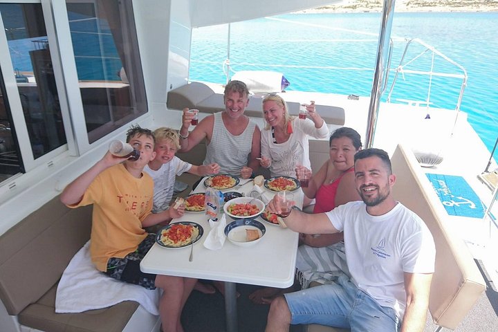 Disfruta de un crucero en catamarán todo incluido en Naxos con paradas para nadar y almuerzo, foto 9 | wizardtrip