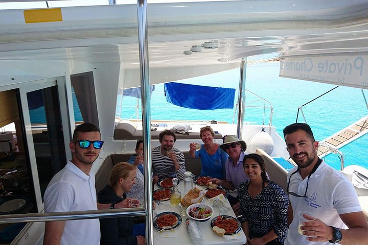 Disfruta de un crucero en catamarán todo incluido en Naxos con paradas para nadar y almuerzo, foto 10 | wizardtrip