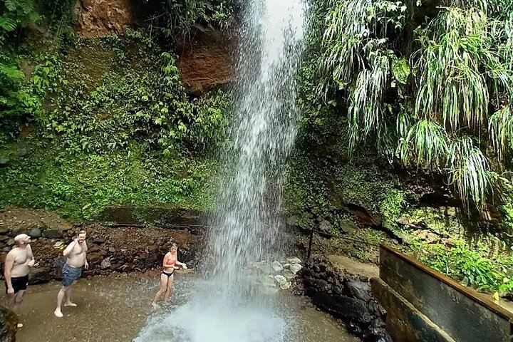 Verken de hoogtepunten van St. Lucia, waaronder markten, watervallen en iconische Pitons tijdens een begeleide tour, foto 5 | wizardtrip